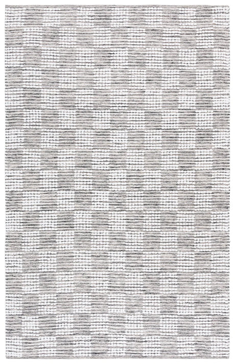 Safavieh Montauk 4'-0" x 6'-0" Rug in Black / Ivory
