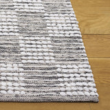 Safavieh Montauk 4'-0" x 6'-0" Rug in Black / Ivory