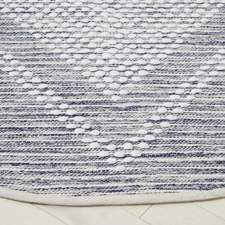 Safavieh Montauk 6'-0" x 6'-0" Rug in Navy / Ivory