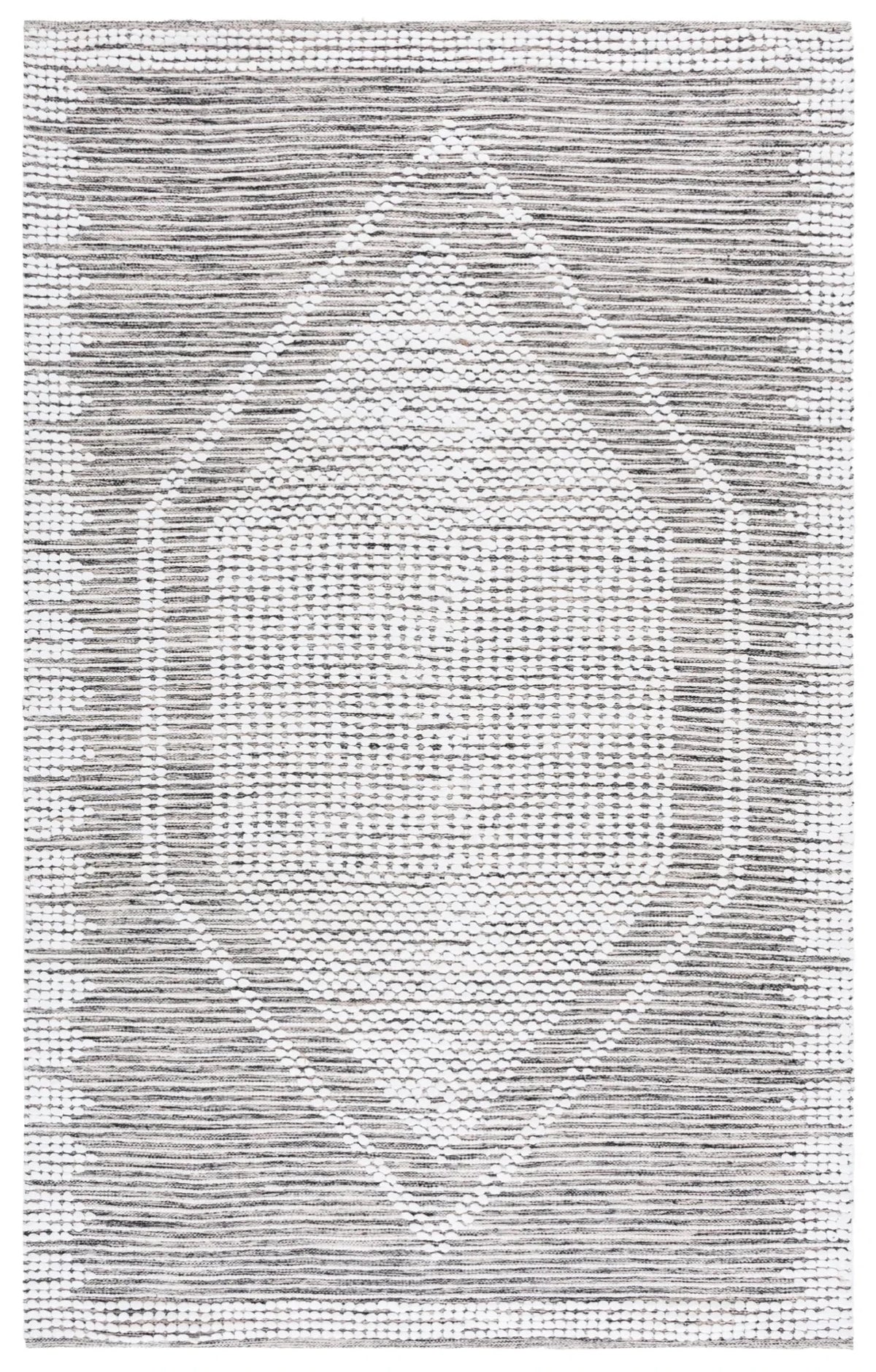 Safavieh Montauk 4'-0" x 6'-0" Rug in Black / Ivory