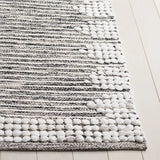 Safavieh Montauk 4'-0" x 6'-0" Rug in Black / Ivory
