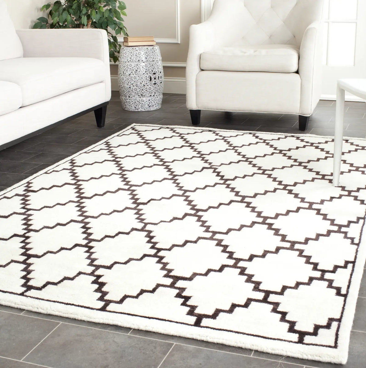 Safavieh Mosaic 4'-0" x 6'-0" Rug in Beige / Charcoal
