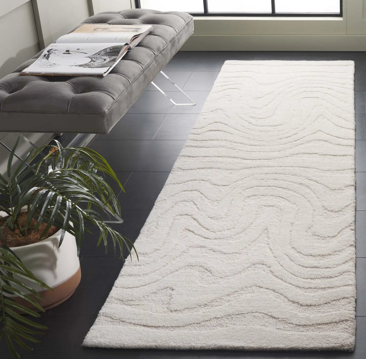 Safavieh Mykonos 2'-3" x 8'-0" Rug in Ivory