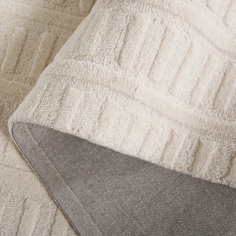Safavieh Mykonos 4'-0" x 6'-0" Rug in Ivory