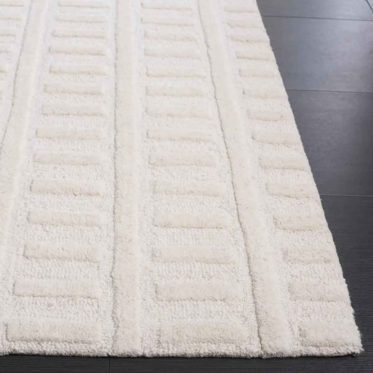 Safavieh Mykonos 4'-0" x 6'-0" Rug in Ivory