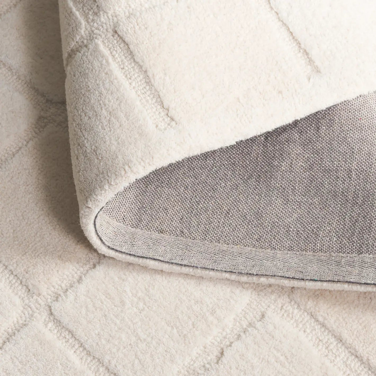 Safavieh Mykonos 4'-0" x 6'-0" Rug in Ivory