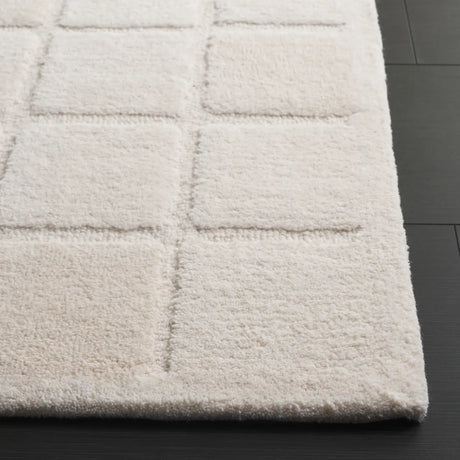 Safavieh Mykonos 4'-0" x 6'-0" Rug in Ivory