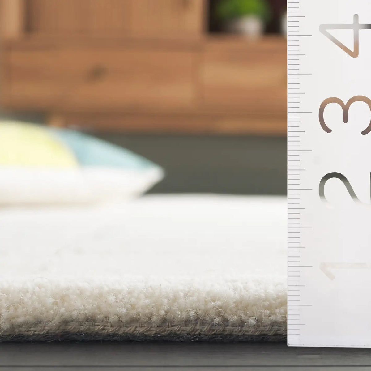 Safavieh Mykonos 4'-0" x 6'-0" Rug in Ivory