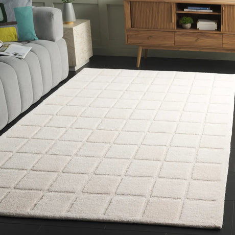 Safavieh Mykonos 4'-0" x 6'-0" Rug in Ivory