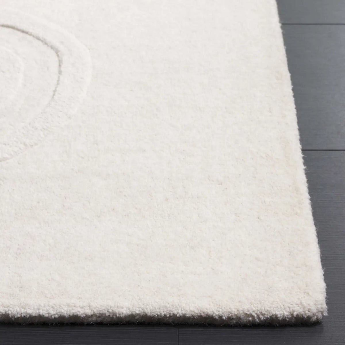 Safavieh Mykonos 4'-0" x 6'-0" Rug in Ivory