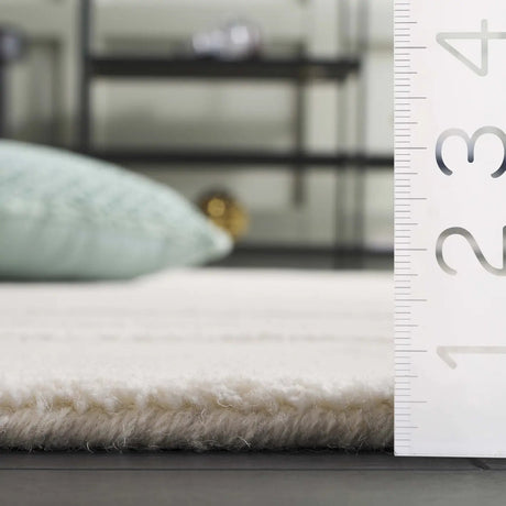 Safavieh Mykonos 4'-0" x 6'-0" Rug in Ivory