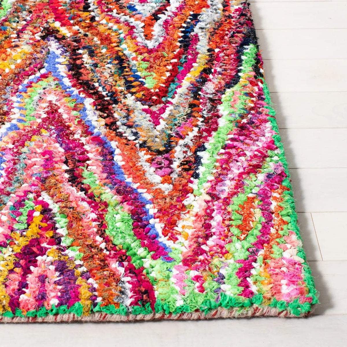 Safavieh Nantucket 4'-0" x 6'-0" Rug in Multi