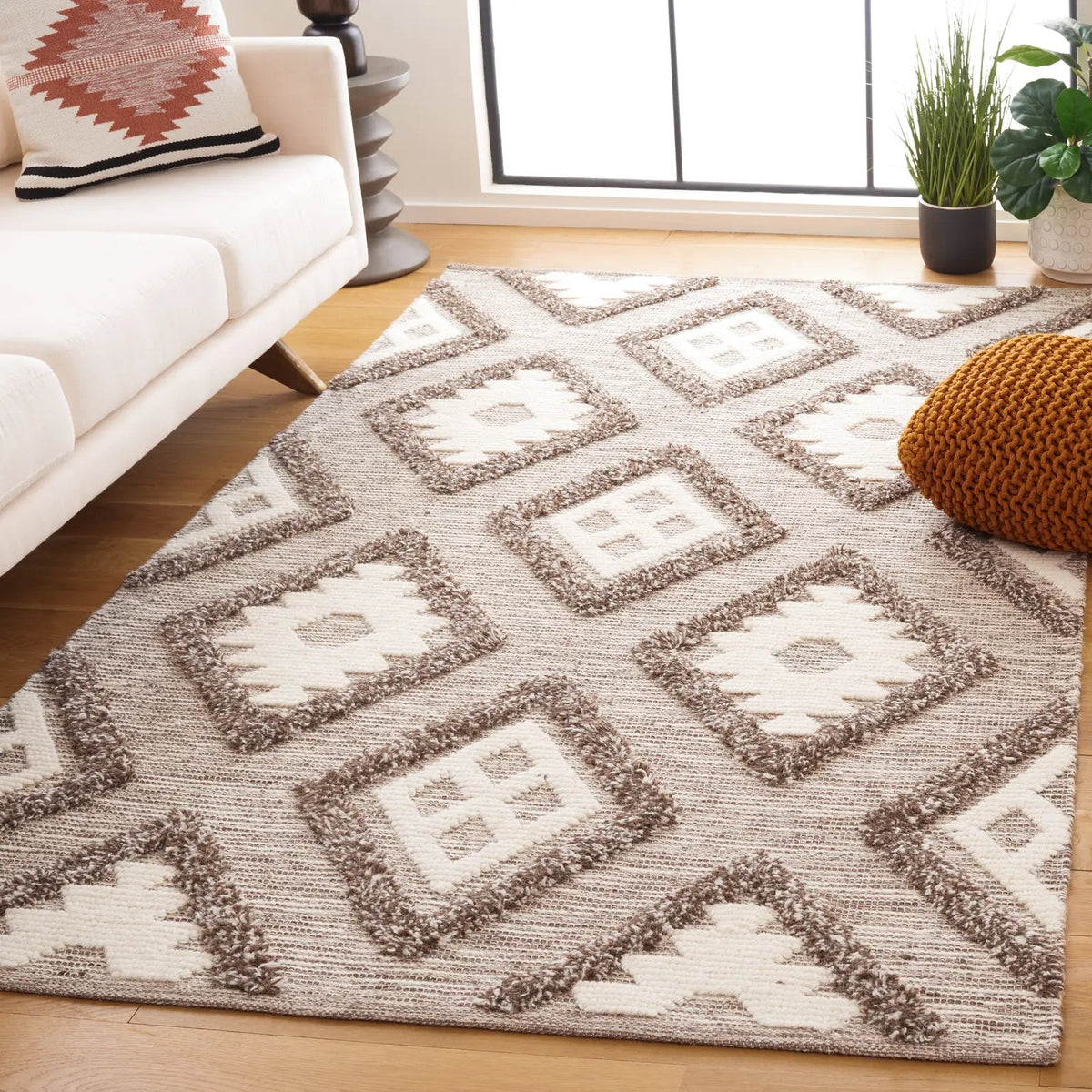 Safavieh Natura 4'-0" x 6'-0" Rug in Dark Grey / Ivory