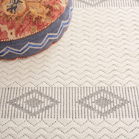 Safavieh Natura Nat204Z Ivory/Black Rug.