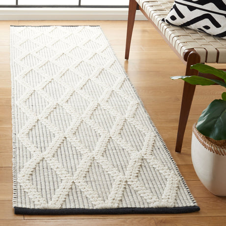 Safavieh Natura Nat206Z Black/Ivory Rug.