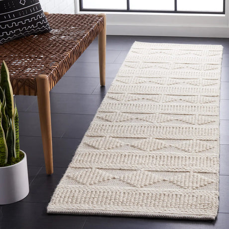 Safavieh Natura 2'-3" x 8'-0" Rug in Ivory / Grey