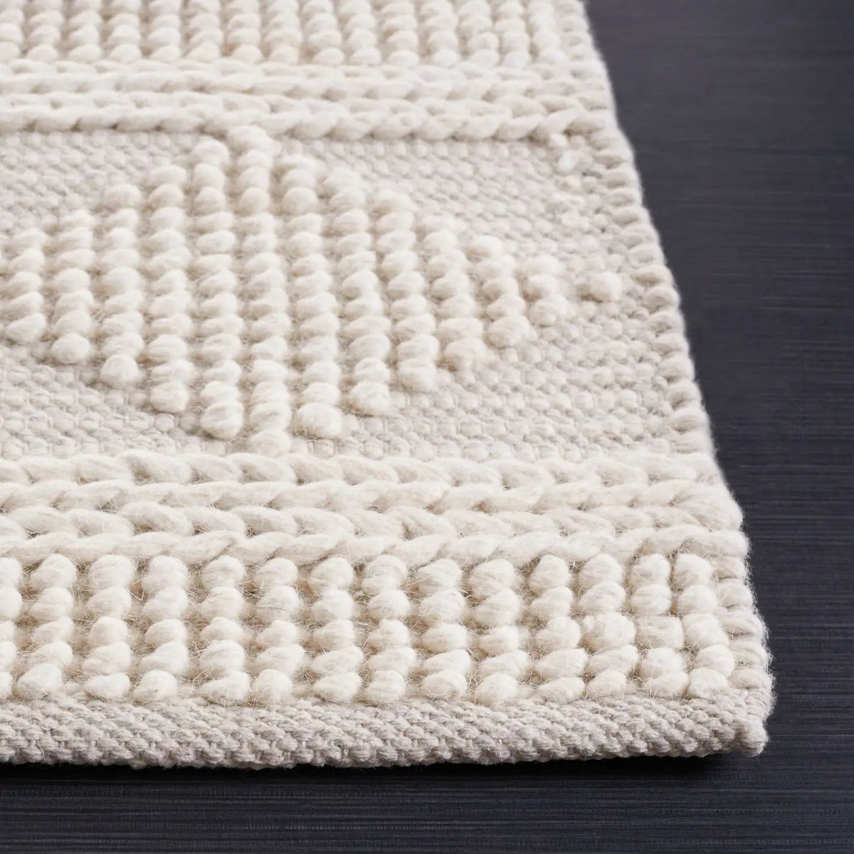 Safavieh Natura 4'-0" x 6'-0" Rug in Ivory / Grey