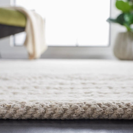 Safavieh Natura 4'-0" x 6'-0" Rug in Ivory
