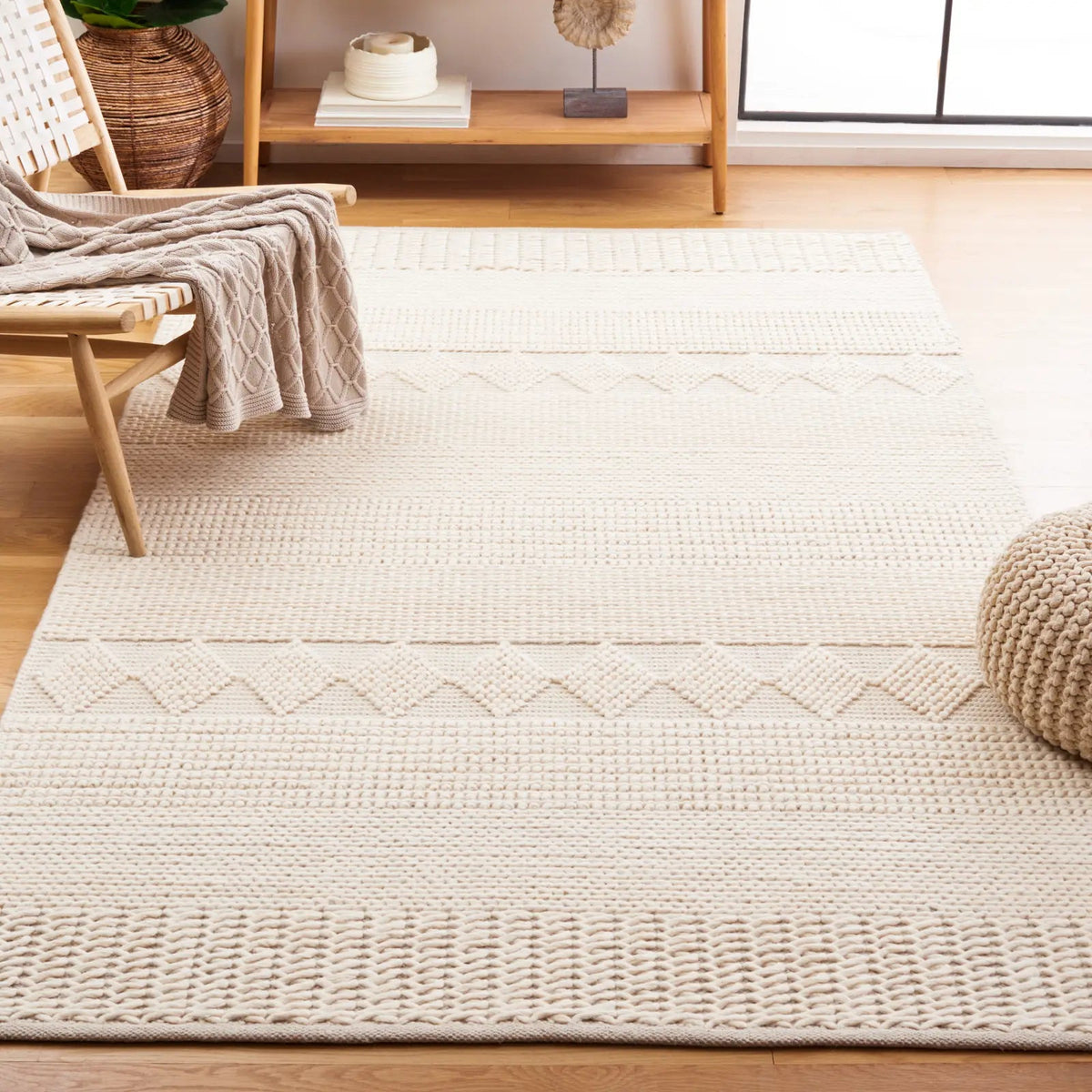 Safavieh Natura 4'-0" x 6'-0" Rug in Ivory