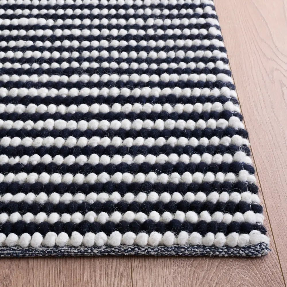 Safavieh Natura 5'-0" x 8'-0" Rug in Ivory / Navy