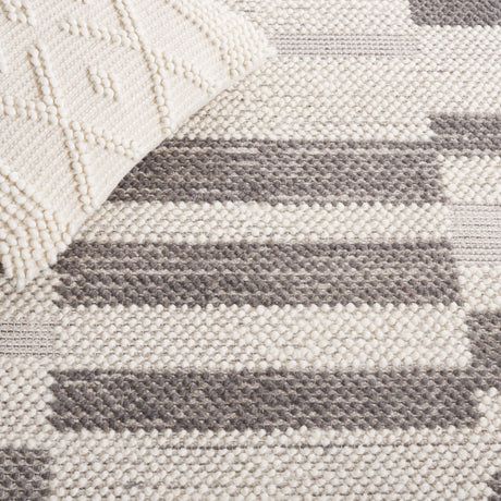 Safavieh Natura Nat225H Ivory/Dark Grey Rug.