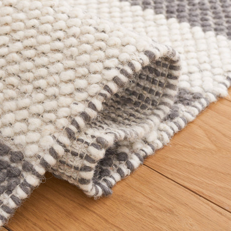 Safavieh Natura Nat225H Ivory/Dark Grey Rug.