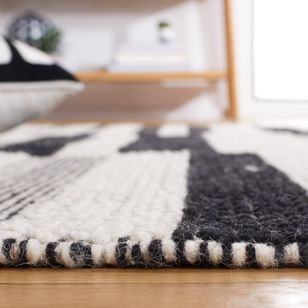 Safavieh Natura Nat225Z Ivory/Black Rug.