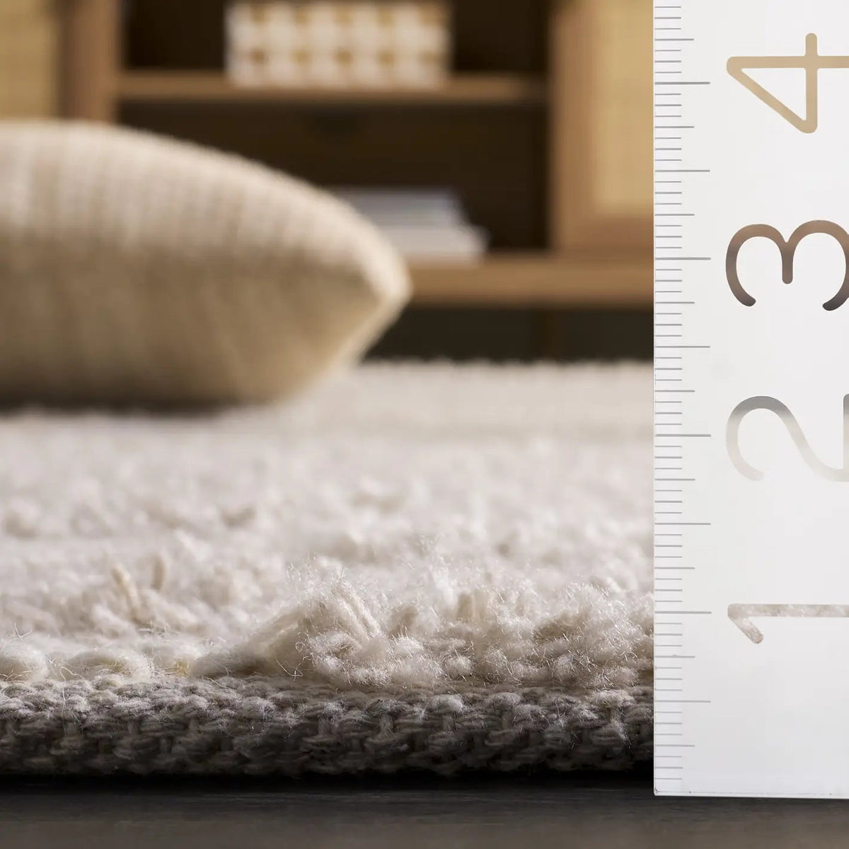 Safavieh Natura 2'-3" x 8'-0" Rug in Beige / Ivory