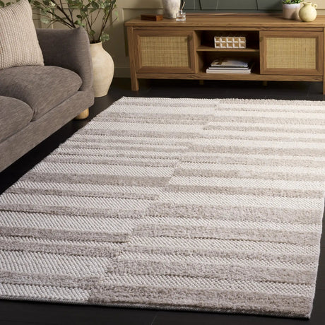 Safavieh Natura 4'-0" x 6'-0" Rug in Beige / Ivory