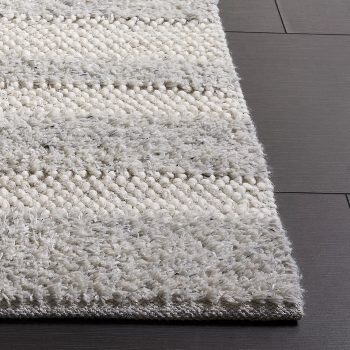 Safavieh Natura 2'-3" x 8'-0" Rug in Light Grey / Ivory