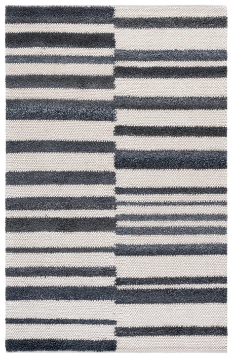 Safavieh Natura 4'-0" x 6'-0" Rug in Dark Grey / Ivory