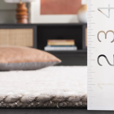 Safavieh Natura 4'-0" x 6'-0" Rug in Light Beige