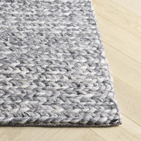 Safavieh Natura 4'-0" x 6'-0" Rug in Grey / Ivory