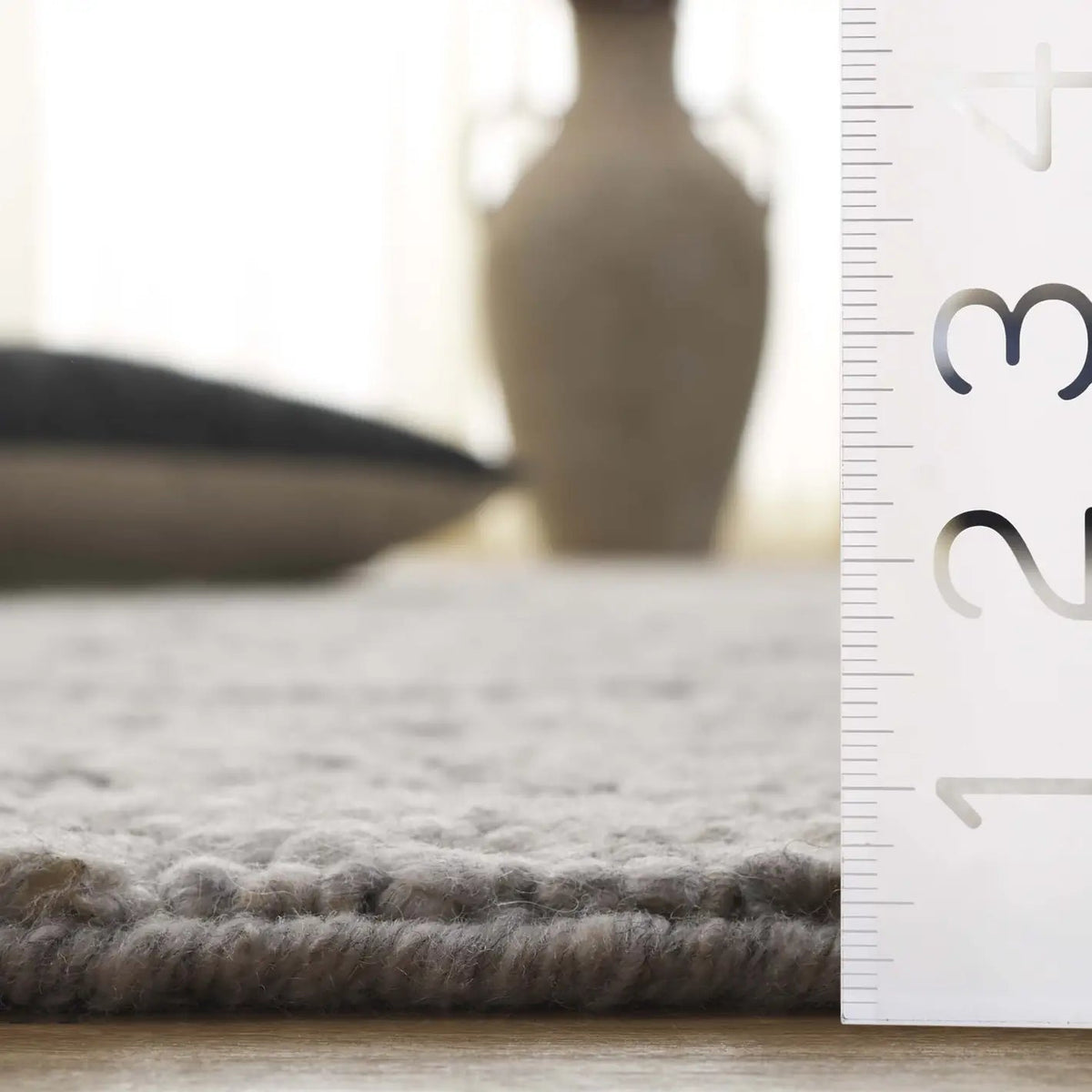 Safavieh Natura 5'-0" x 8'-0" Rug in Grey / Black