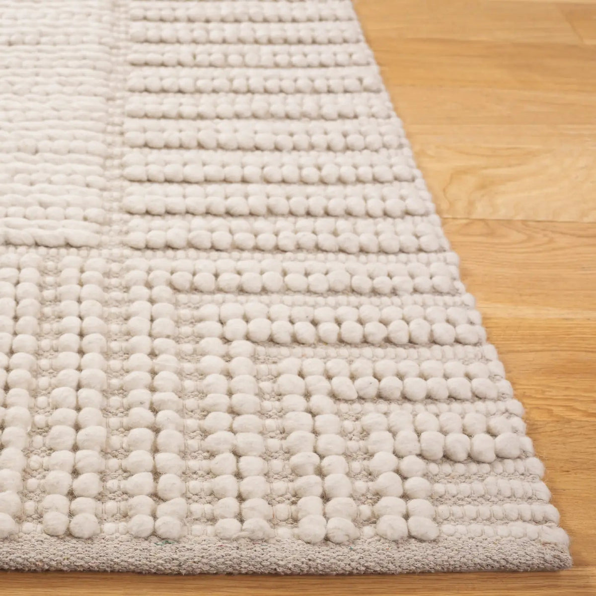 Safavieh Natura 4'-0" x 6'-0" Rug in Ivory