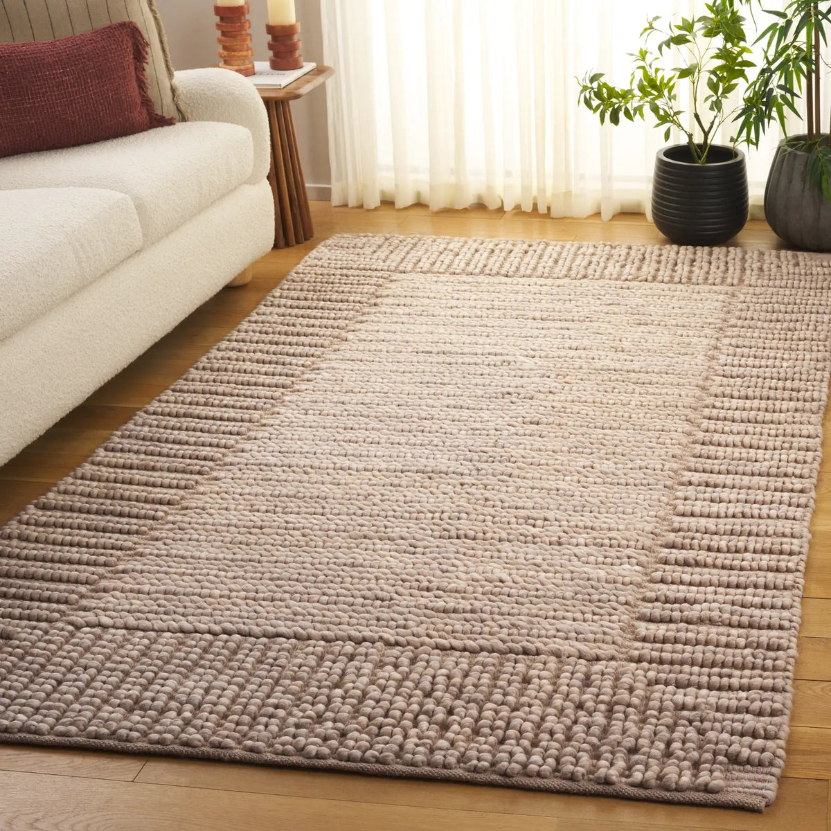Safavieh Natura 4'-0" x 6'-0" Rug in Taupe
