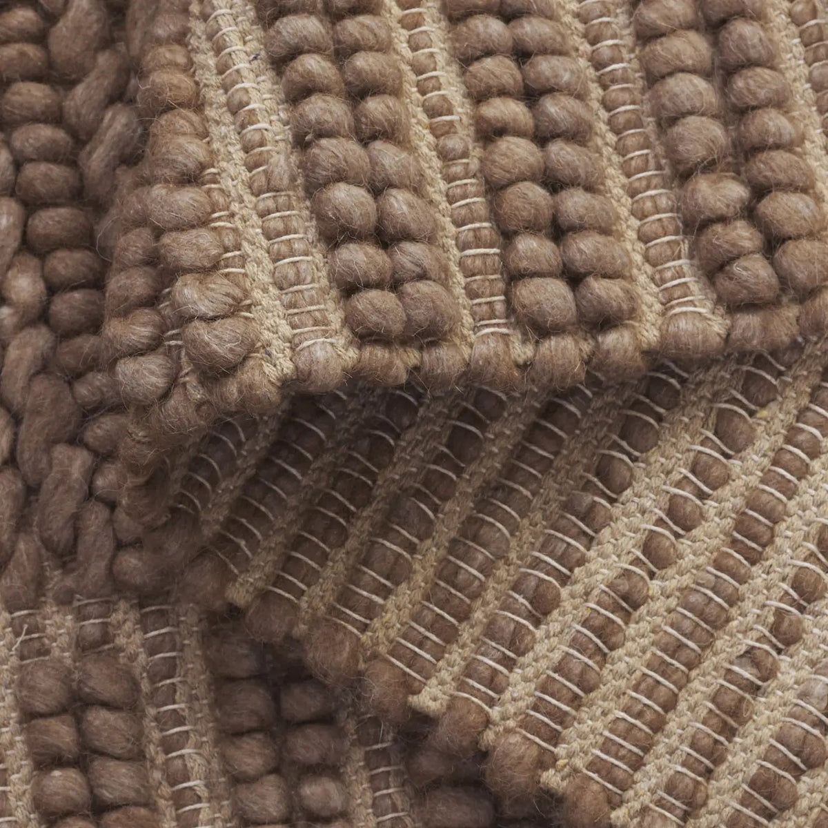 Safavieh Natura 4'-0" x 6'-0" Rug in Brown
