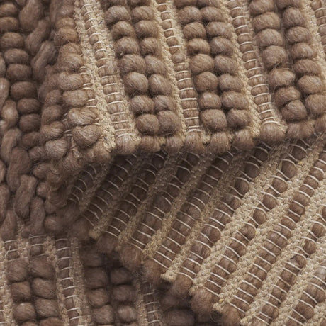 Safavieh Natura 4'-0" x 6'-0" Rug in Brown