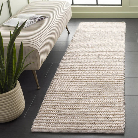 Safavieh Natura 2'-3" x 8'-0" Rug in Beige / Ivory