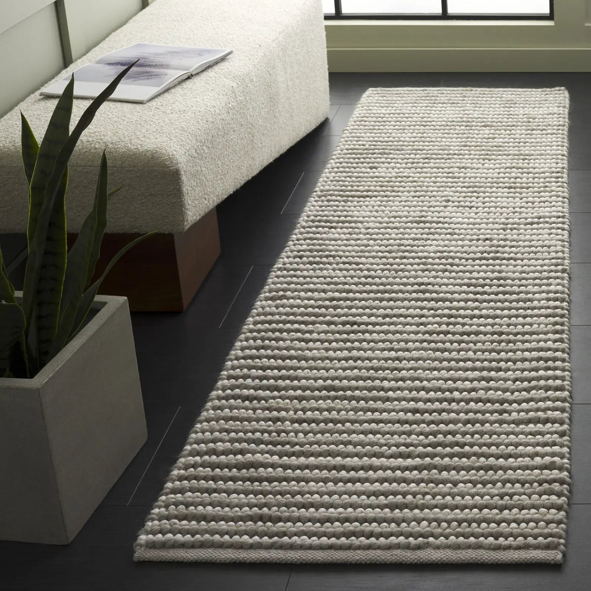 Safavieh Natura 2'-3" x 8'-0" Rug in Grey / Ivory