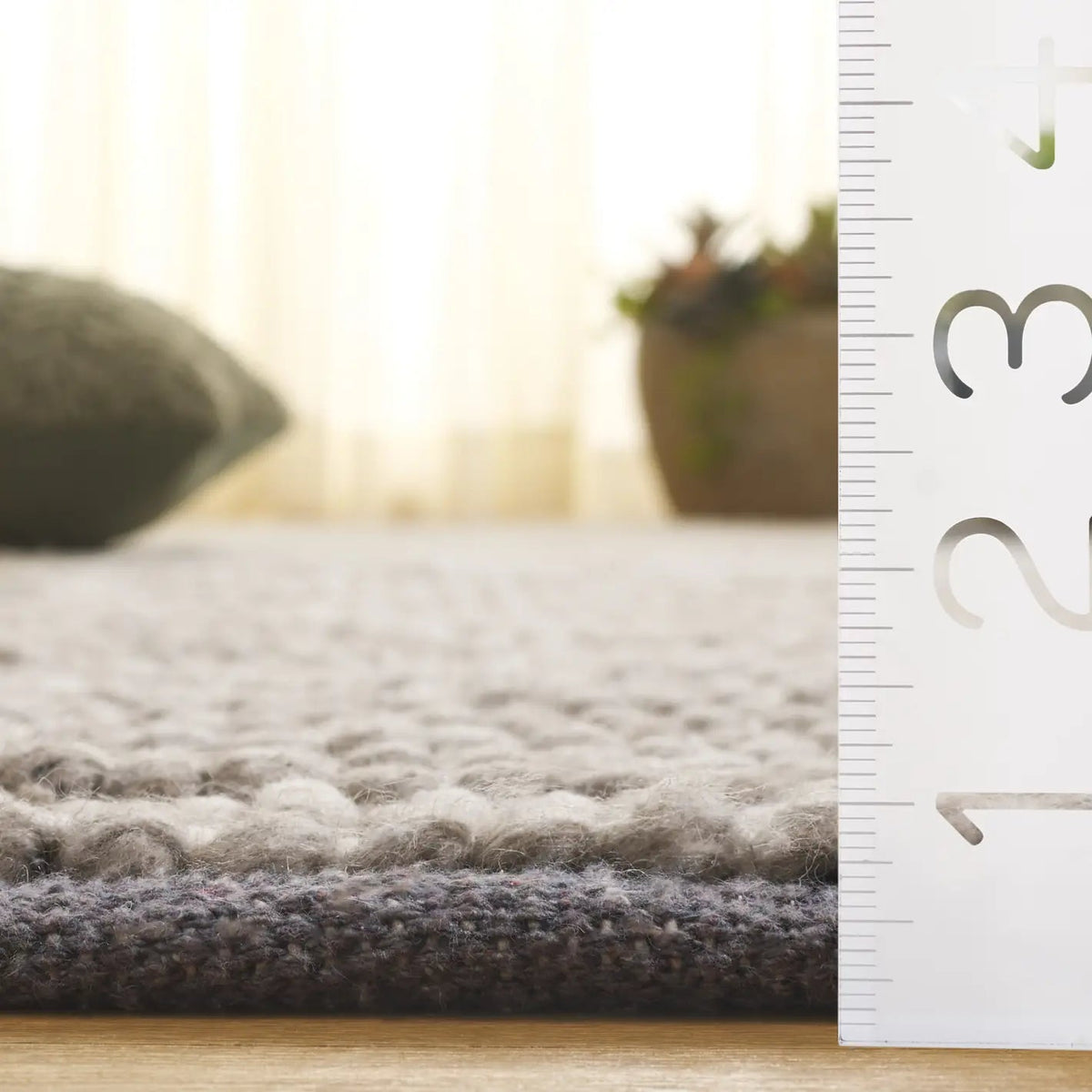 Safavieh Natura 4'-0" x 6'-0" Rug in Grey / Ivory