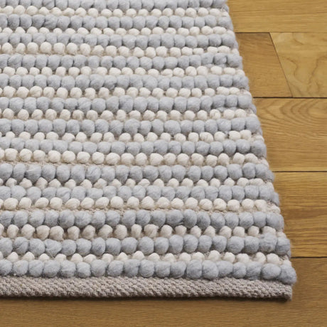 Safavieh Natura 4'-0" x 6'-0" Rug in Light Blue / Ivory