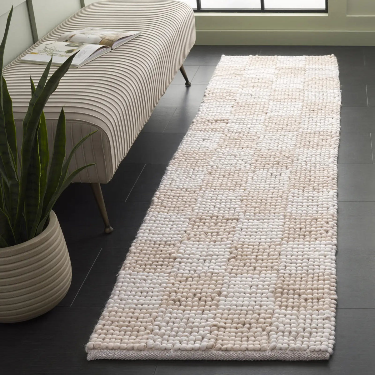 Safavieh Natura 2'-3" x 8'-0" Rug in Beige / Ivory