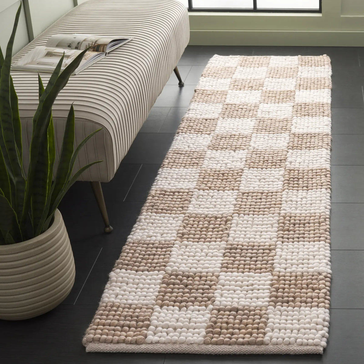 Safavieh Natura 2'-3" x 8'-0" Rug in Taupe / Ivory