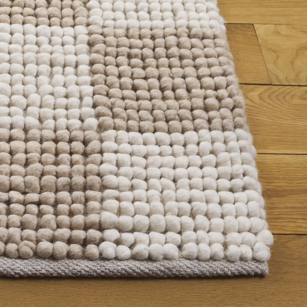Safavieh Natura 4'-0" x 6'-0" Rug in Taupe / Ivory