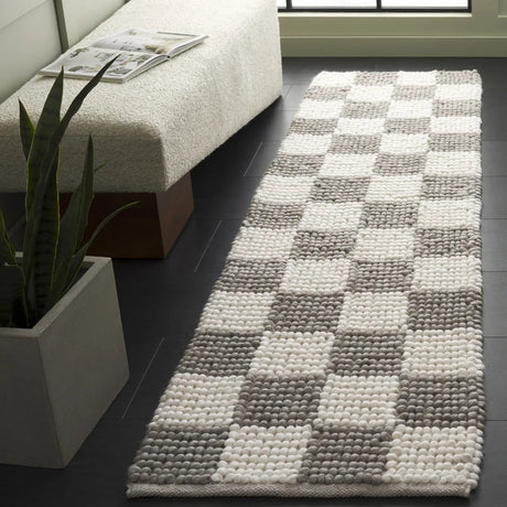 Safavieh Natura 2'-3" x 8'-0" Rug in Grey / Ivory