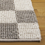 Safavieh Natura 4'-0" x 6'-0" Rug in Grey / Ivory
