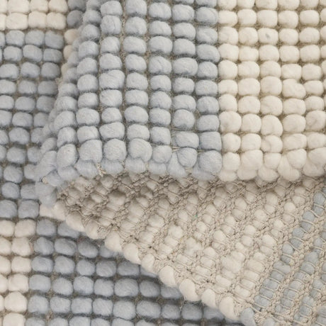 Safavieh Natura 4'-0" x 6'-0" Rug in Light Blue / Ivory