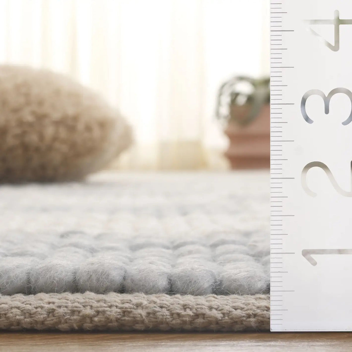 Safavieh Natura 4'-0" x 6'-0" Rug in Light Blue / Ivory