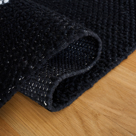 Safavieh Natura Nat324Z Black/Ivory Rug.